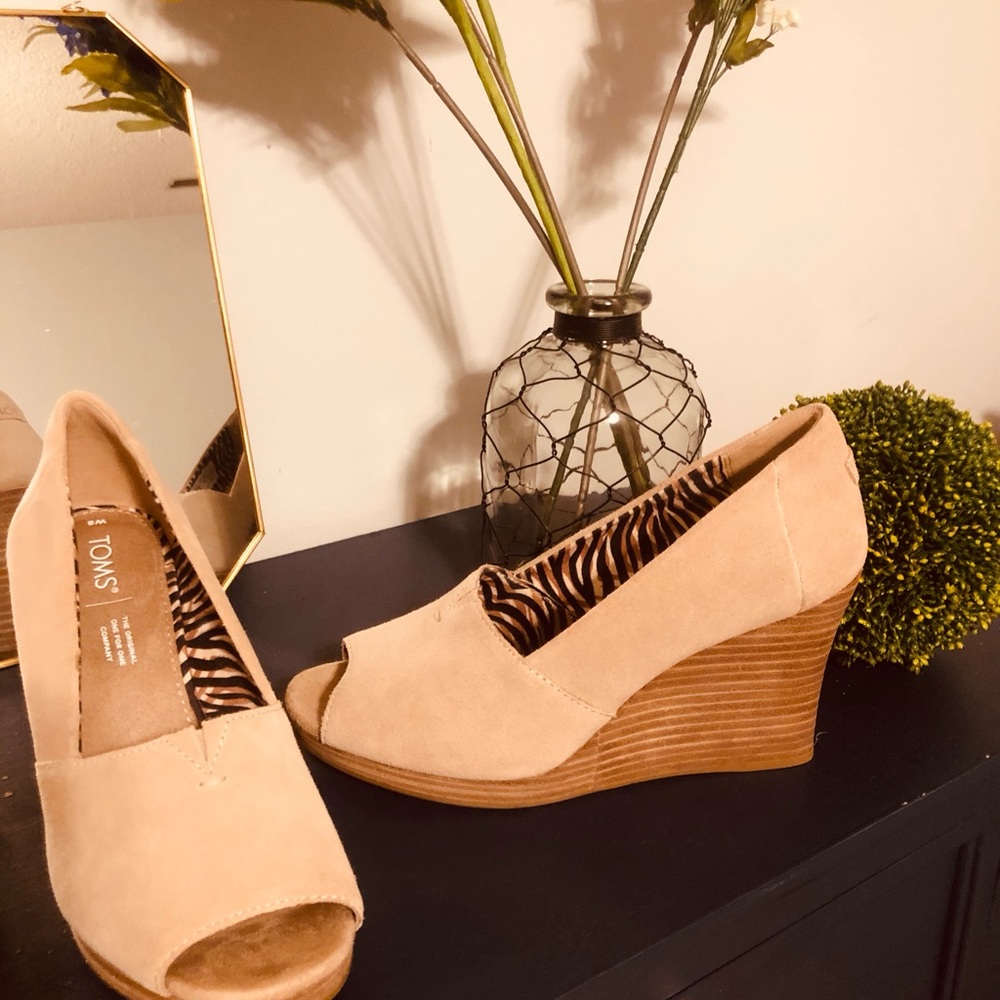 TOMS Wedge Size 8